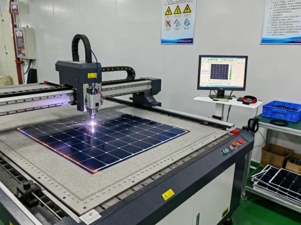 柔性太陽(yáng)能板激光切割 (2).jpg 柔性太陽(yáng)能板激光切割 (2).jpg